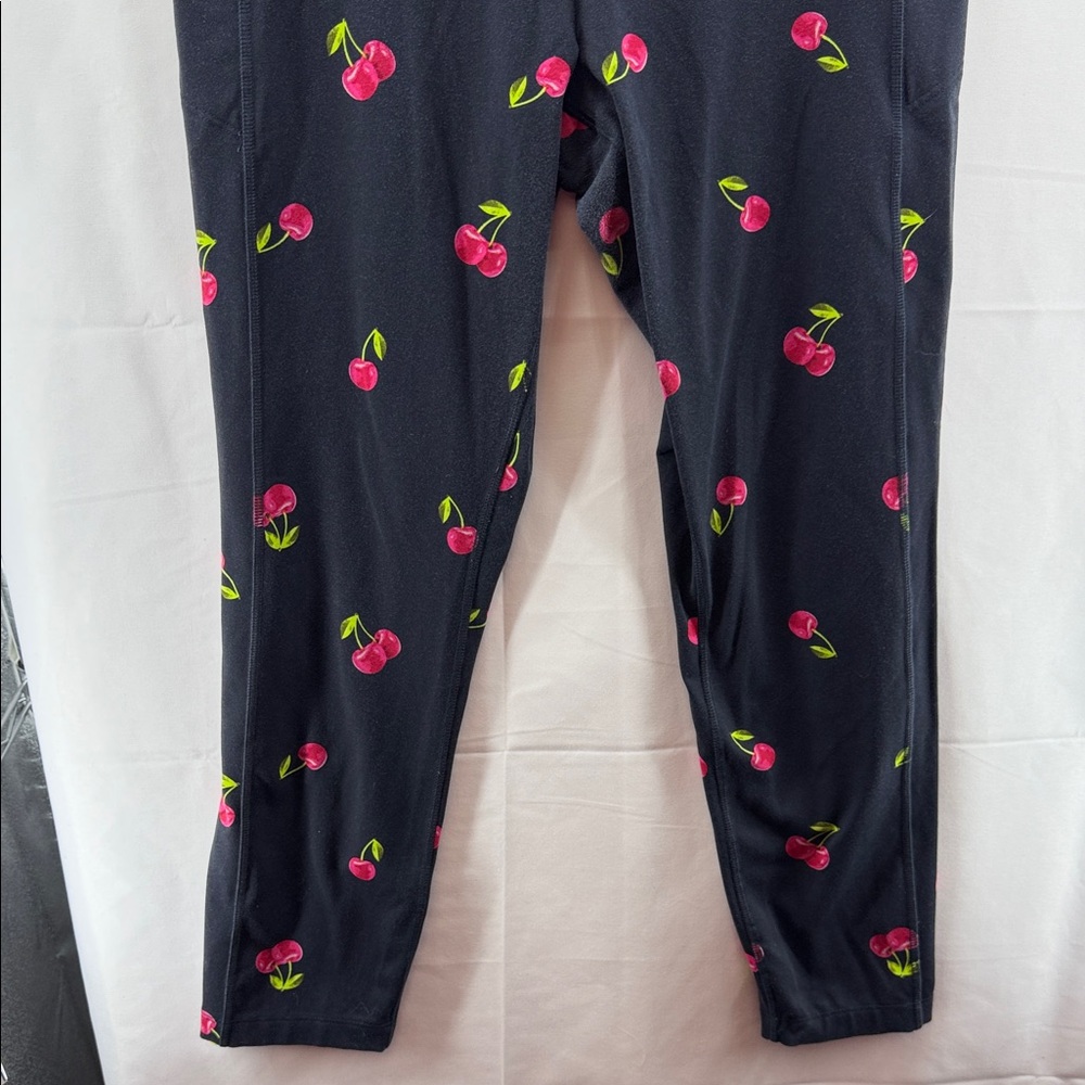 PINK Victoria’s Secret Ultimate Black Cherry Print 7/8 Leggings Size Large - Picture 4 of 10